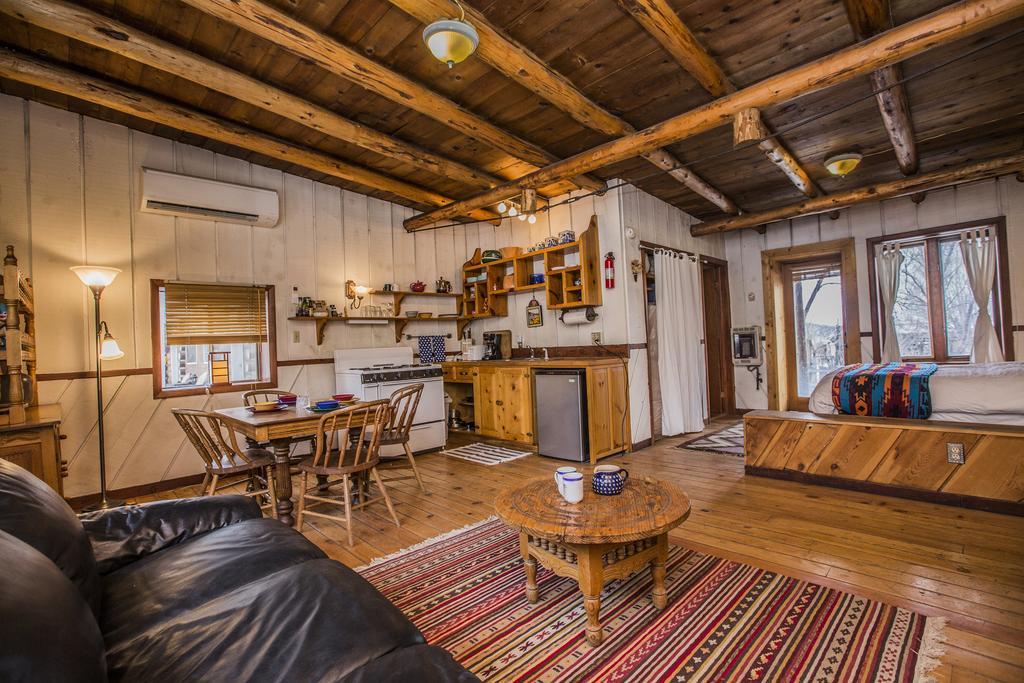 Taos Goji Farm & Eco-Lodge Retreat Arroyo Seco ภายนอก รูปภาพ