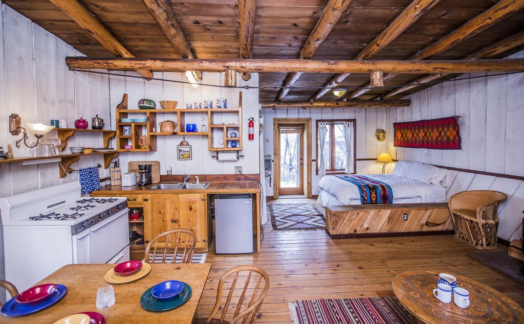 Taos Goji Farm & Eco-Lodge Retreat Arroyo Seco ภายนอก รูปภาพ