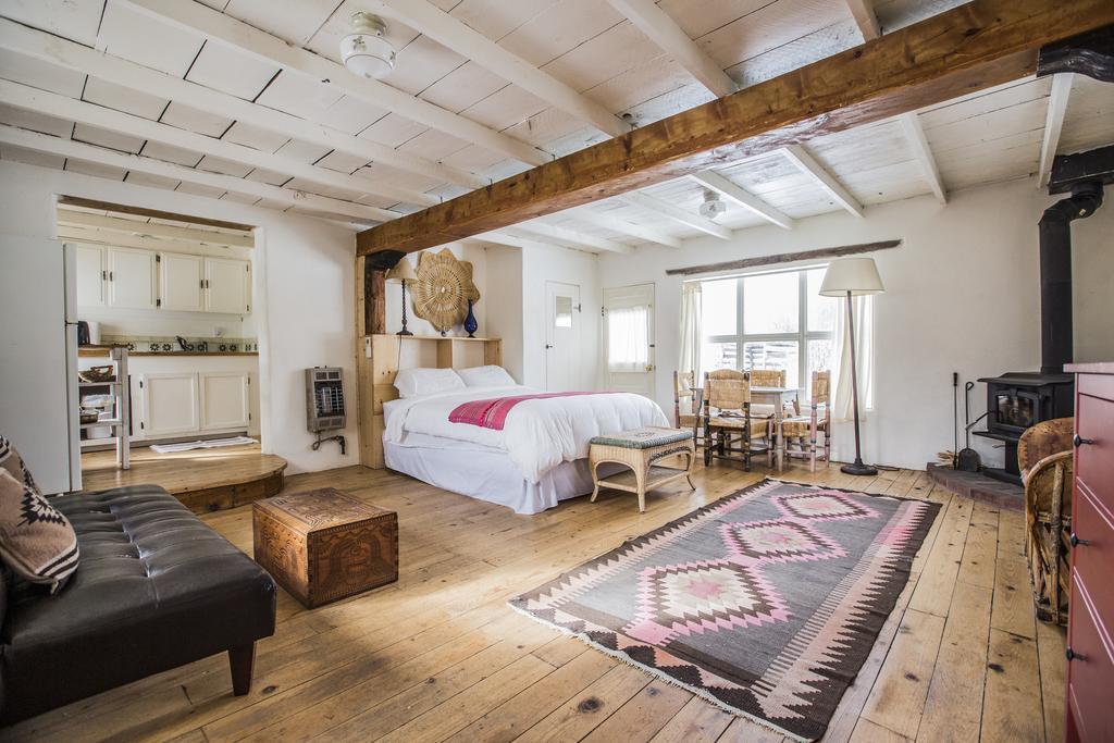 Taos Goji Farm & Eco-Lodge Retreat Arroyo Seco ภายนอก รูปภาพ