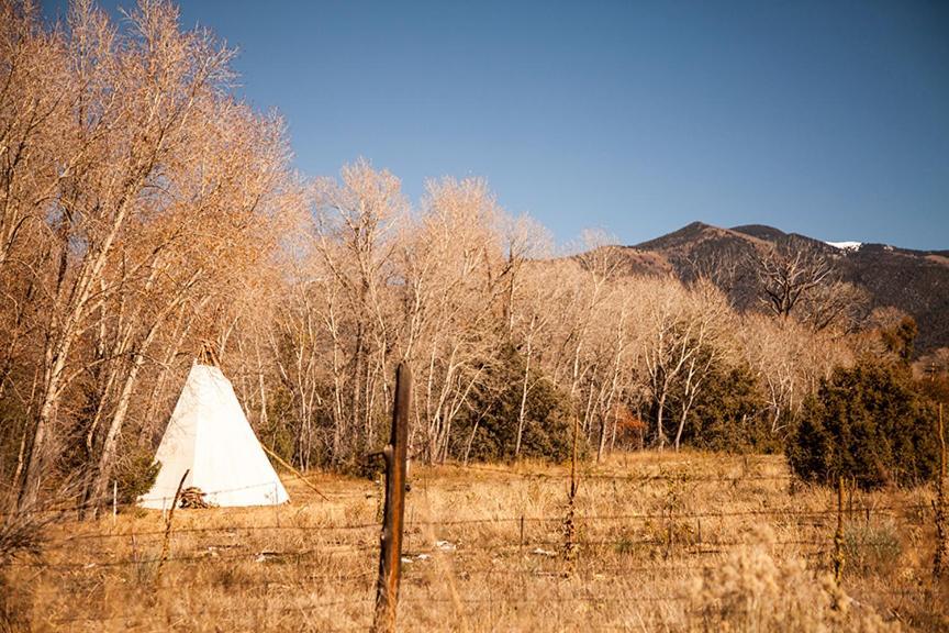 Taos Goji Farm & Eco-Lodge Retreat Arroyo Seco ภายนอก รูปภาพ
